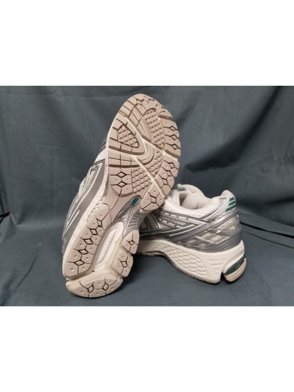 New Balance 1906 Sneakers M1906REE Silver Cream Women's Size 7 NEW NO BOX !! - Picture 2 of 11